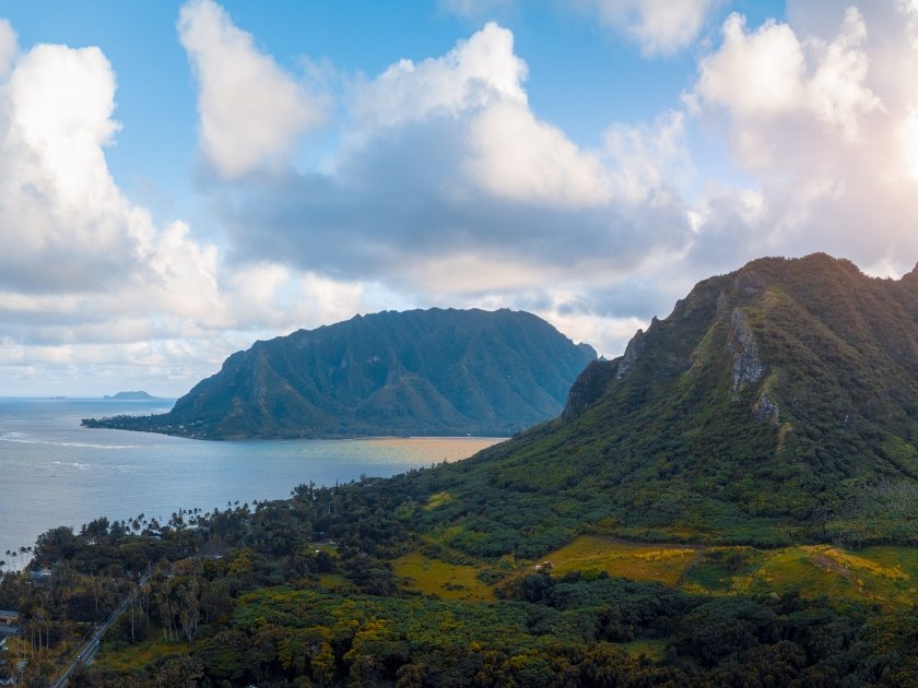 aerial,panorama,of,the,east,shore,,or,leeward,side,of